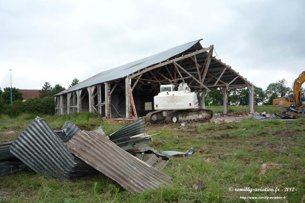 Destruction-hangar-1.jpg