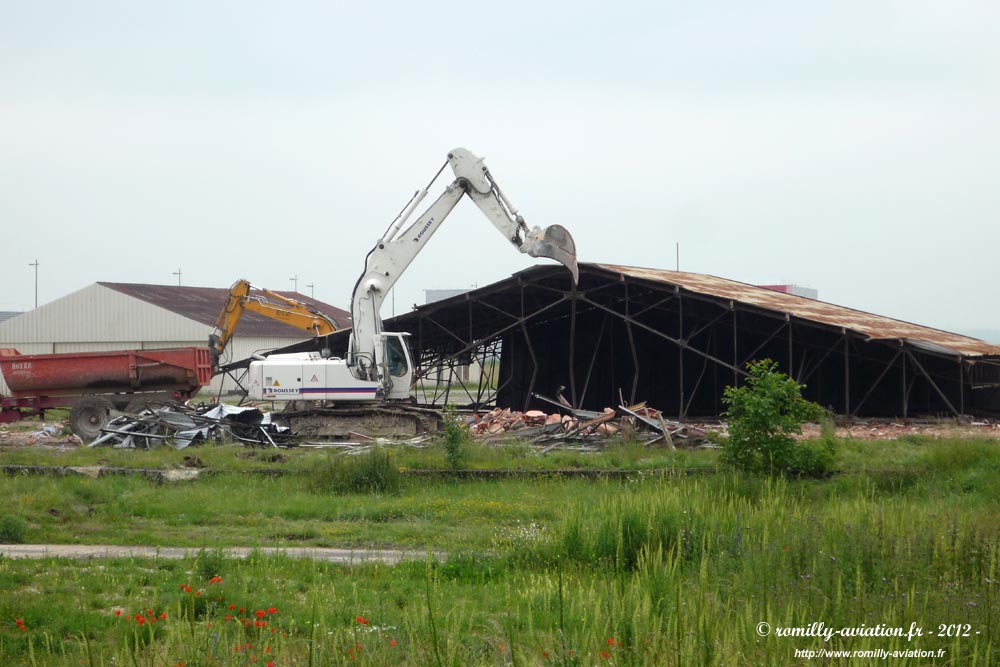 Destruction-hangar-8.jpg